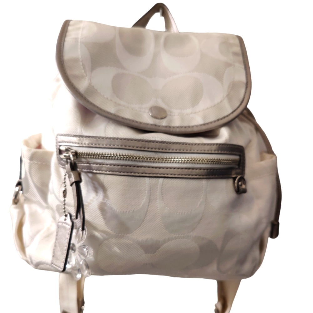 Coach Kyra Daisy Signature Medium Backpack Off white &  khaki B1276-F19715